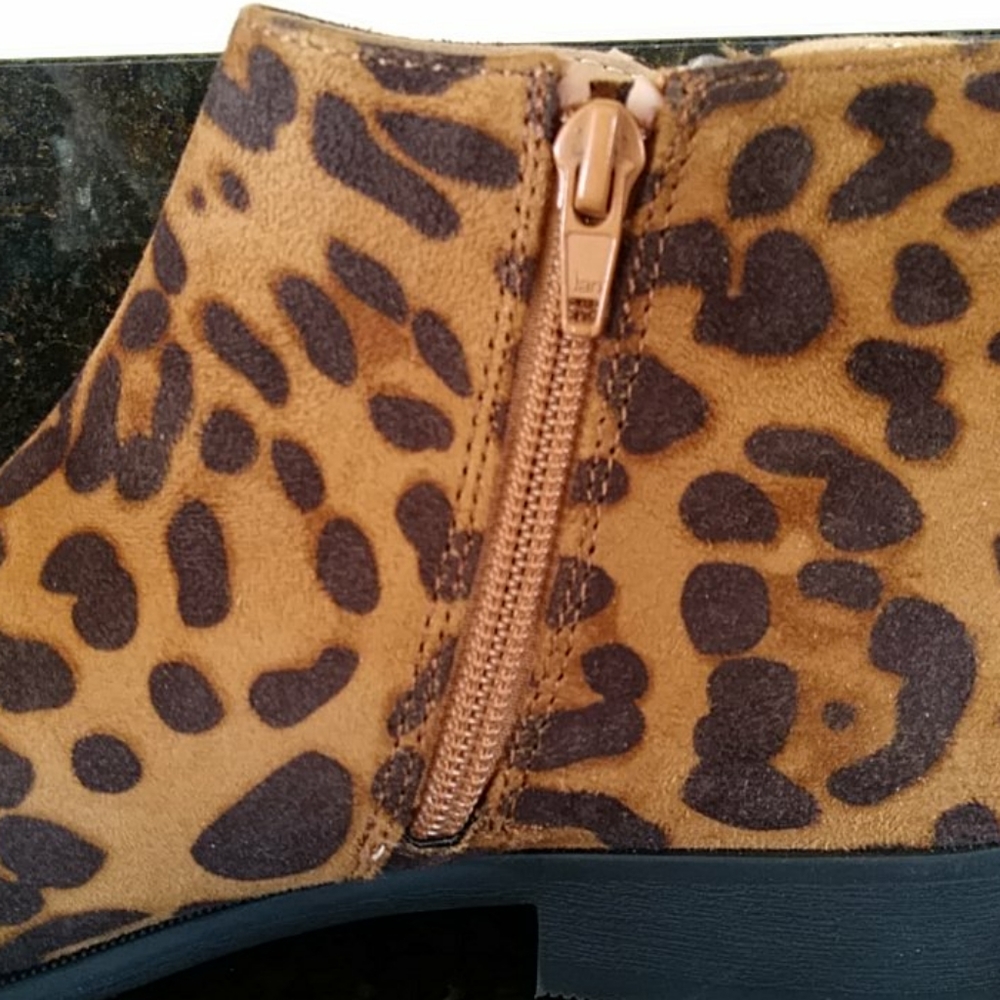 Time and Tru Faux Suede Cheetah Ankle Booties Size 8 - Picture 11 of 12